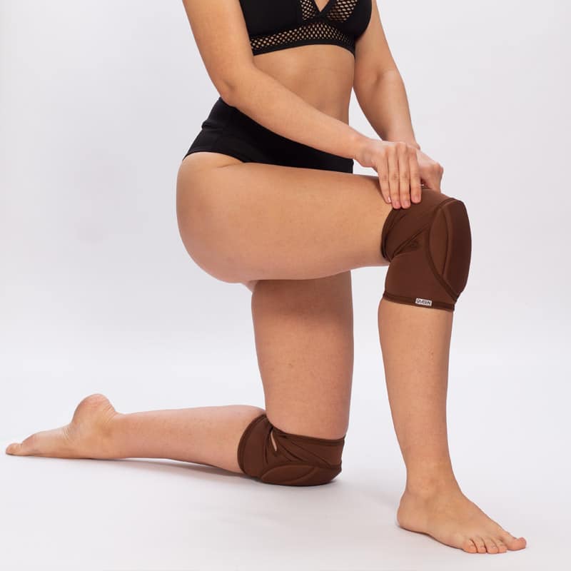 queen wear knee pads for pole dance 5